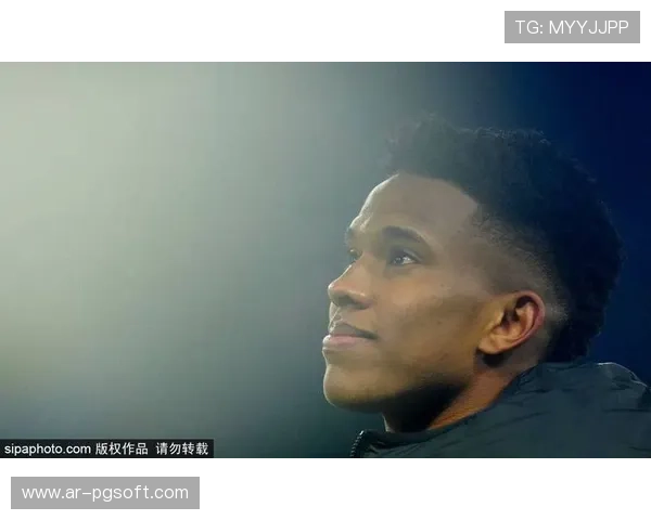 切尔西签下17岁左后卫阿拉奥，转会费50万英镑